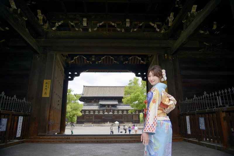 Coming-of-age at Toji Temple gate